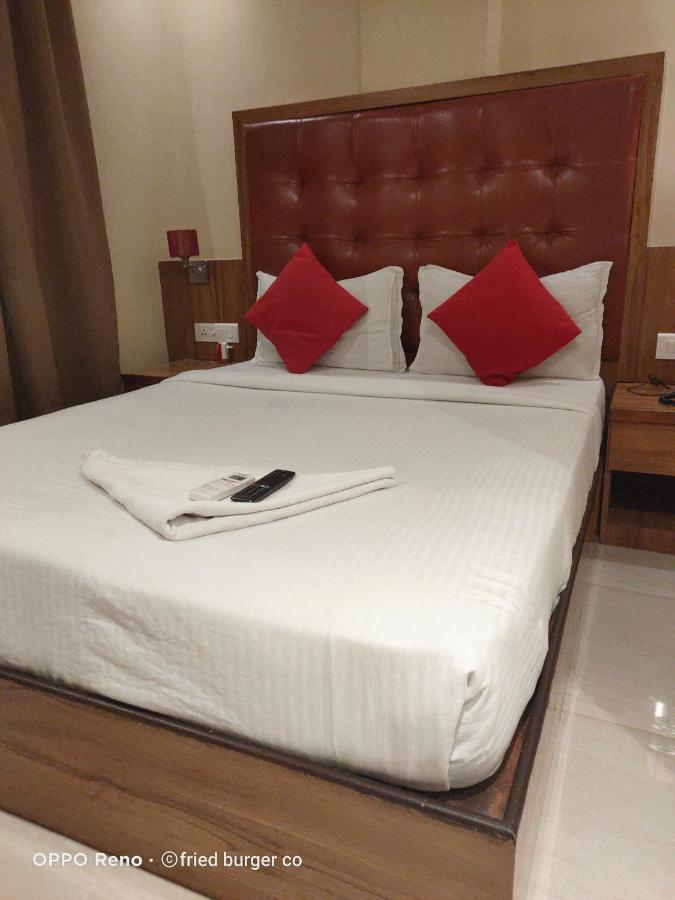 Aster Hotel Near Mumbai Airport Esterno foto
