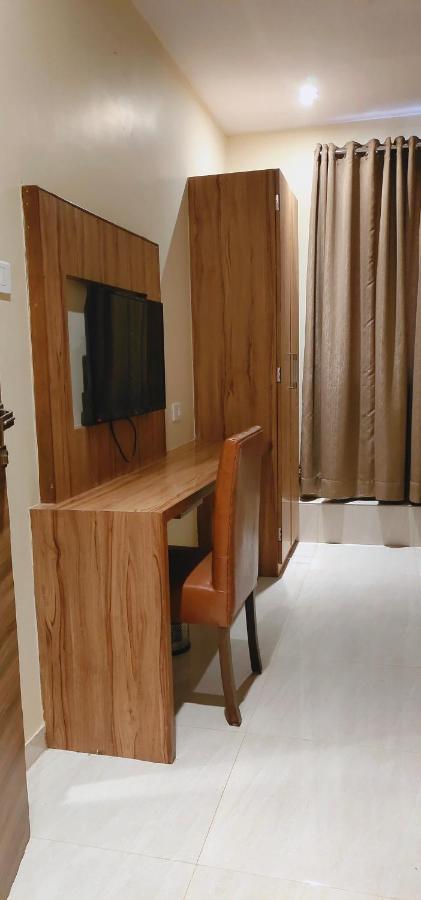 Aster Hotel Near Mumbai Airport Esterno foto