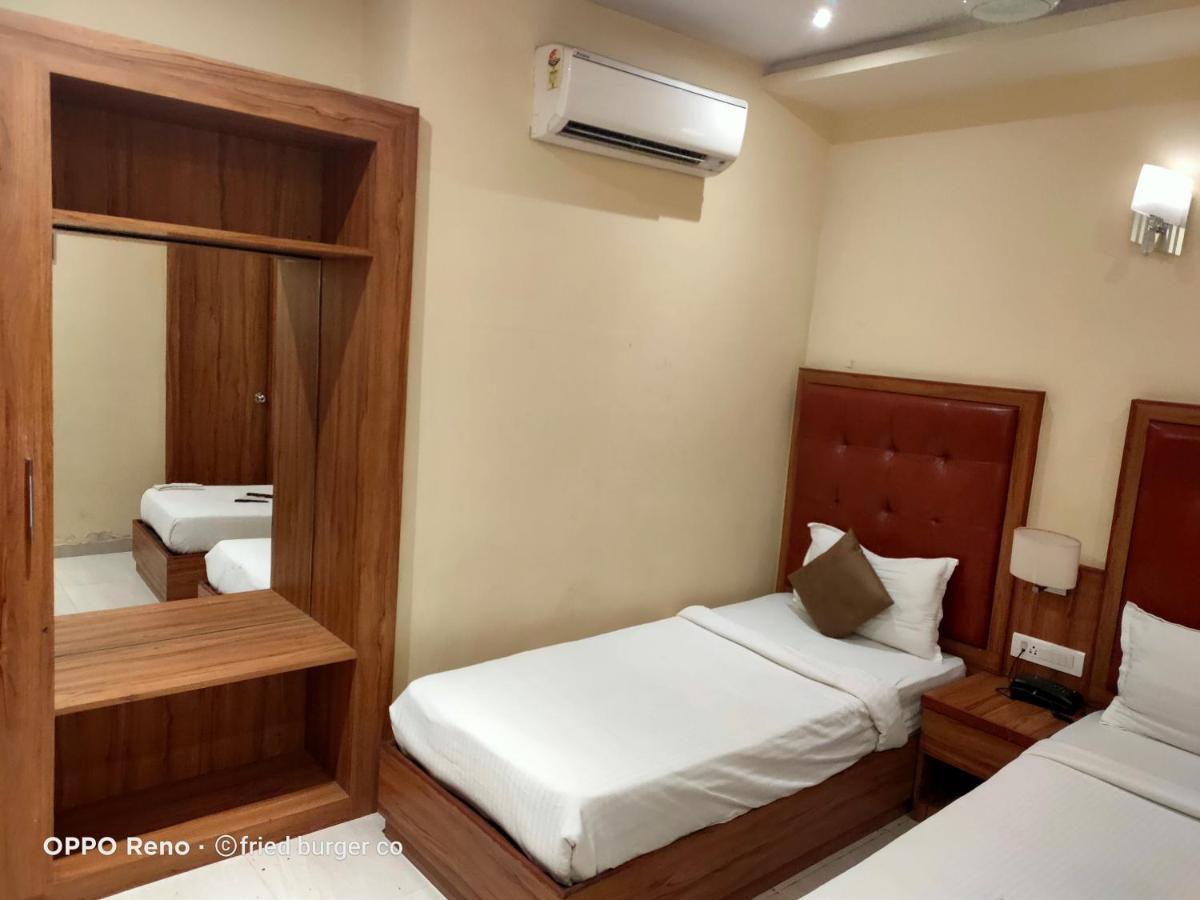 Aster Hotel Near Mumbai Airport Esterno foto